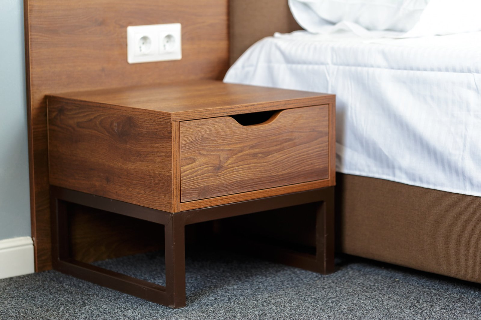 wood-bedside-table-modern-designer